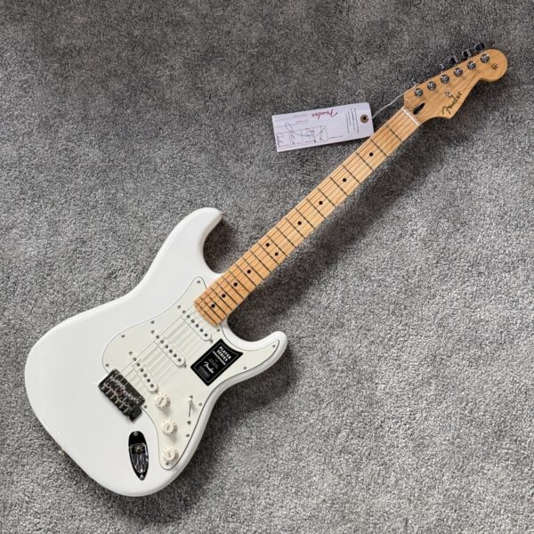 FENDER PLAYER STRAT